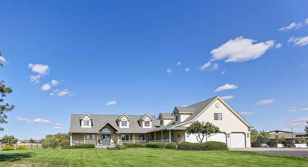 5 Acres of Residential Land with Home for Sale in Spokane, Washington