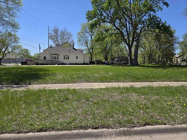 0.32 Acres of Residential Land for Sale in Waterloo, Iowa