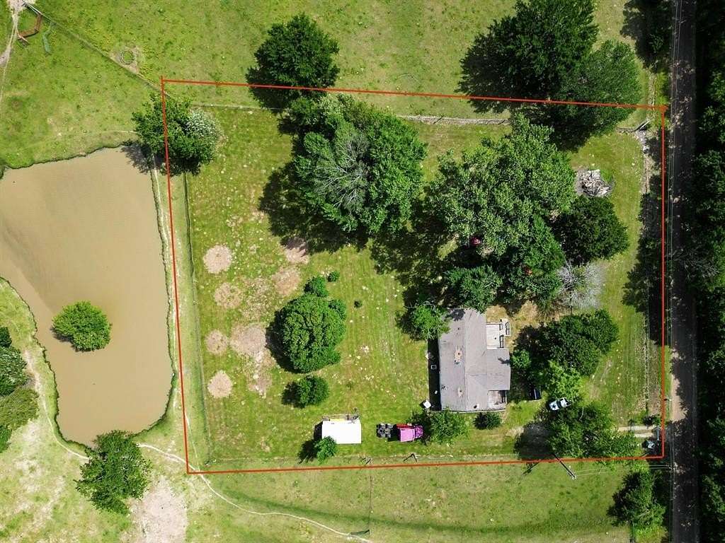 1.5 Acres of Residential Land with Home for Sale in Terrell, Texas
