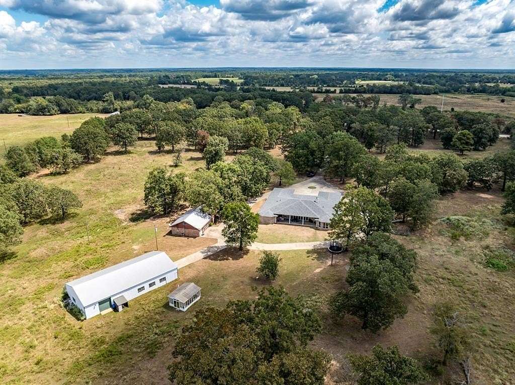 138 Acres of Agricultural Land with Home for Sale in De Kalb, Texas