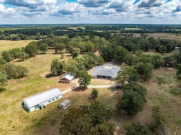 138 Acres of Agricultural Land with Home for Sale in De Kalb, Texas
