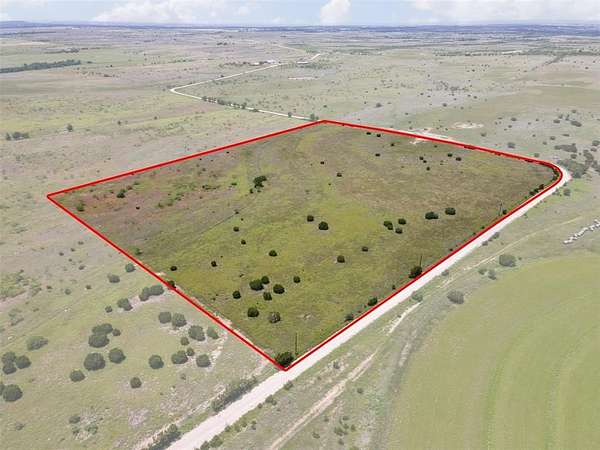 25 Acres of Recreational Land & Farm for Sale in Hamilton, Texas