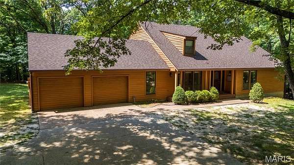 3.79 Acres of Residential Land with Home for Sale in Cape Girardeau, Missouri
