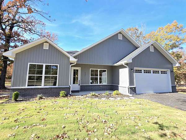 2 Acres of Residential Land with Home for Sale in Pearcy, Arkansas