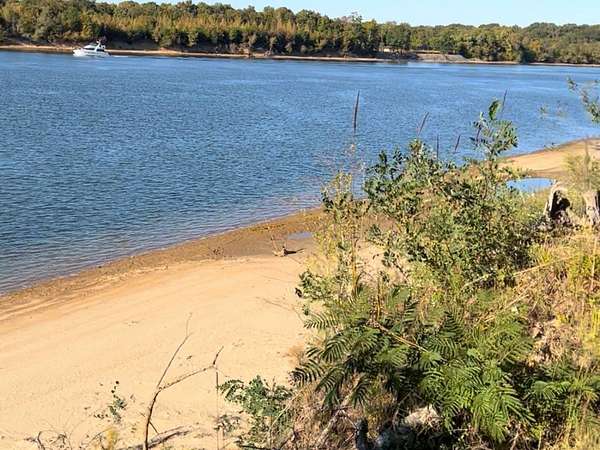 0.89 Acres of Residential Land for Sale in Savannah, Tennessee