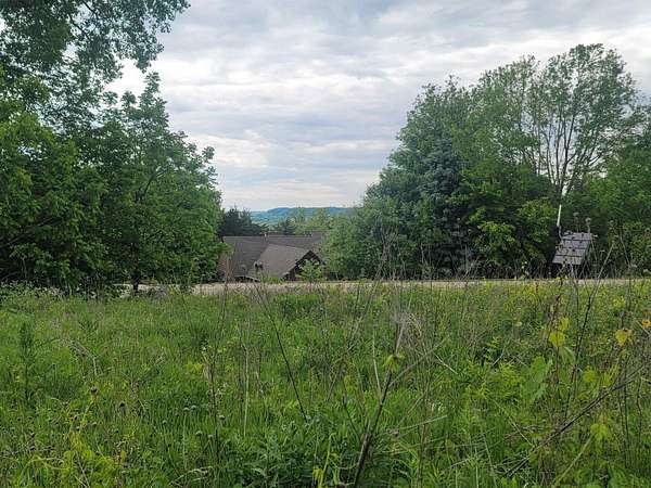1 Acre of Land for Sale in Galena, Illinois