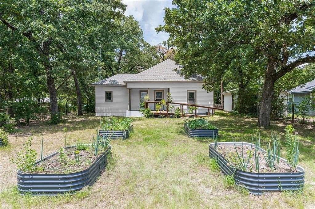 2.1 Acres of Residential Land with Home for Sale in Canton, Texas