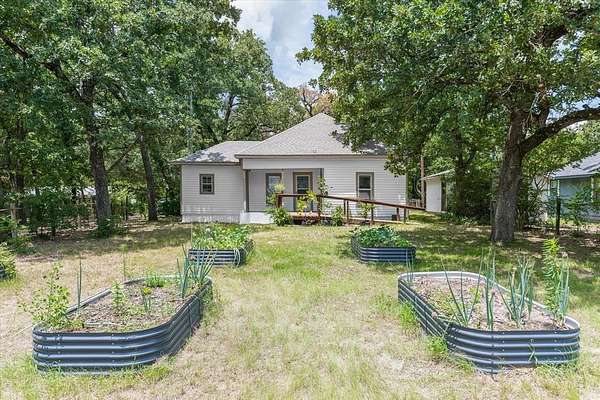 2.1 Acres of Residential Land with Home for Sale in Canton, Texas