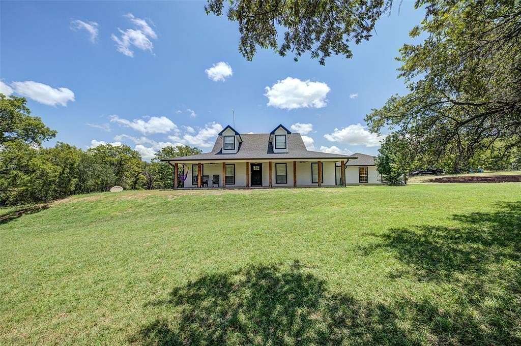 9.75 Acres of Residential Land with Home for Sale in Bridgeport, Texas