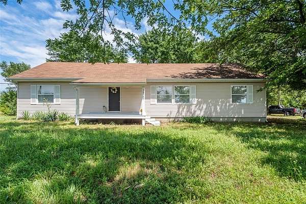 3.1 Acres of Residential Land with Home for Sale in Fontana, Kansas