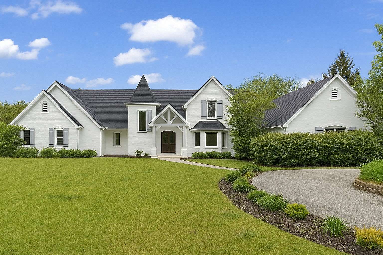 1.85 Acres of Residential Land with Home for Sale in Lake Forest, Illinois