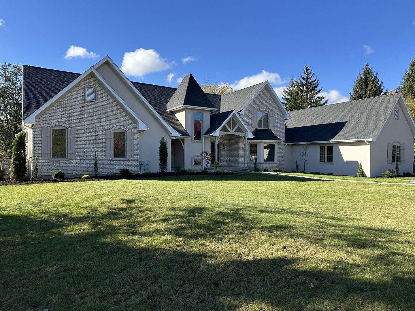 1.85 Acres of Residential Land with Home for Sale in Lake Forest, Illinois