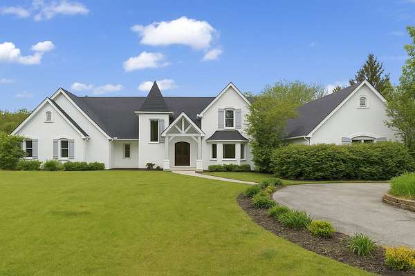 1.85 Acres of Residential Land with Home for Sale in Lake Forest, Illinois