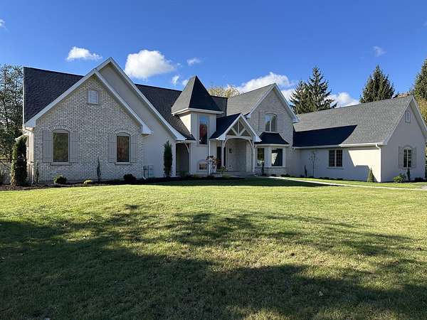 1.85 Acres of Residential Land with Home for Sale in Lake Forest, Illinois