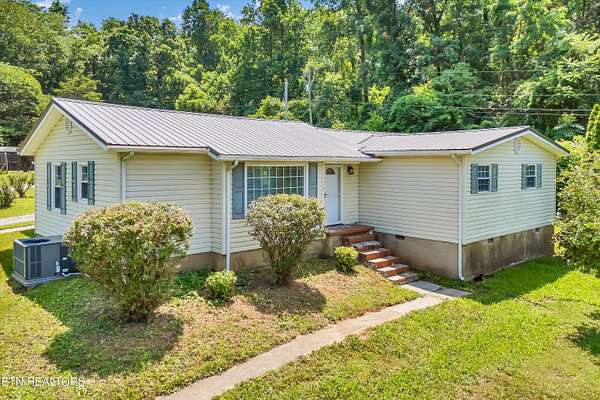 2 Acres of Residential Land with Home for Sale in Greenback, Tennessee