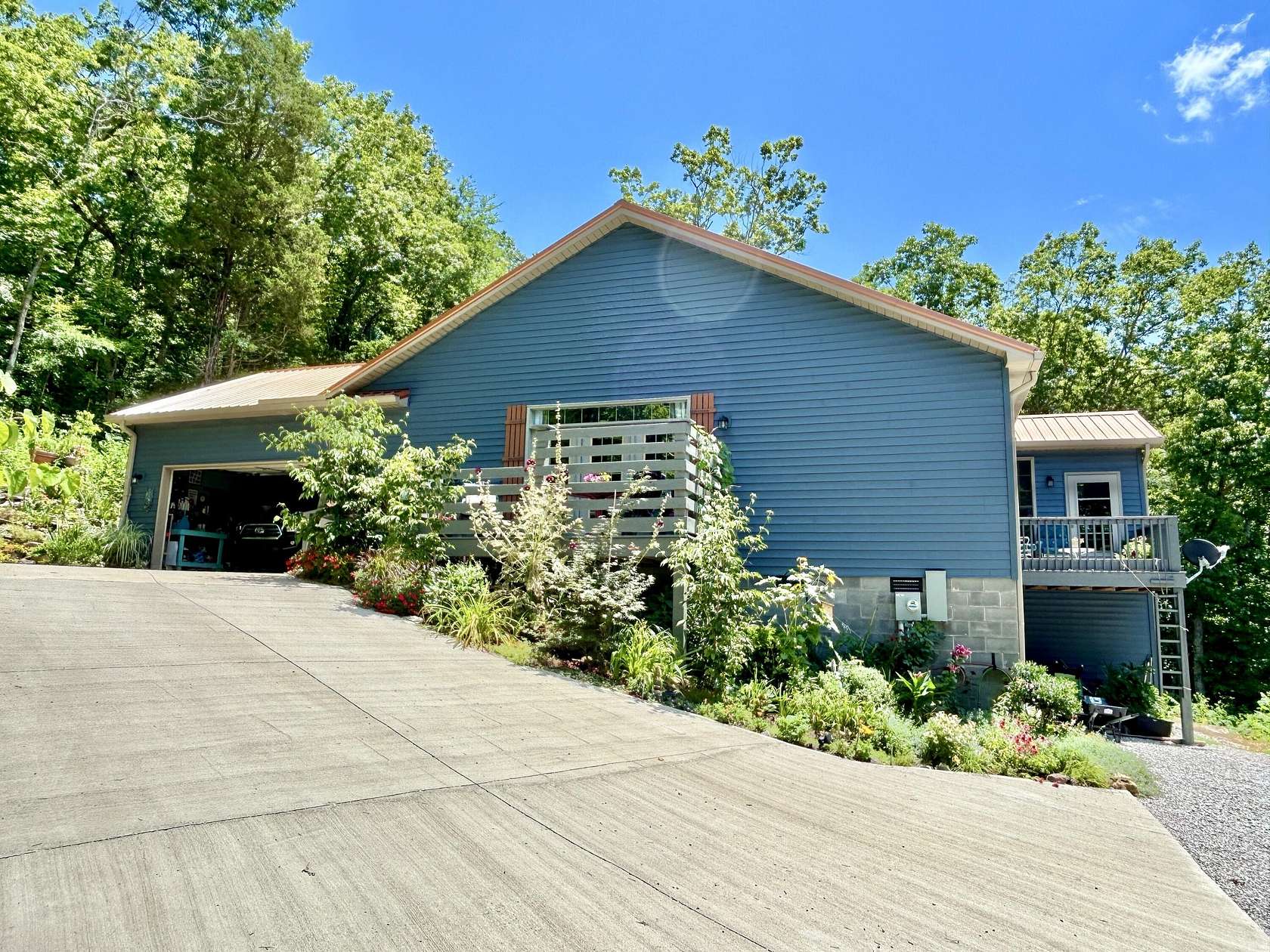 4.1 Acres of Land with Home for Sale in Somerset, Kentucky