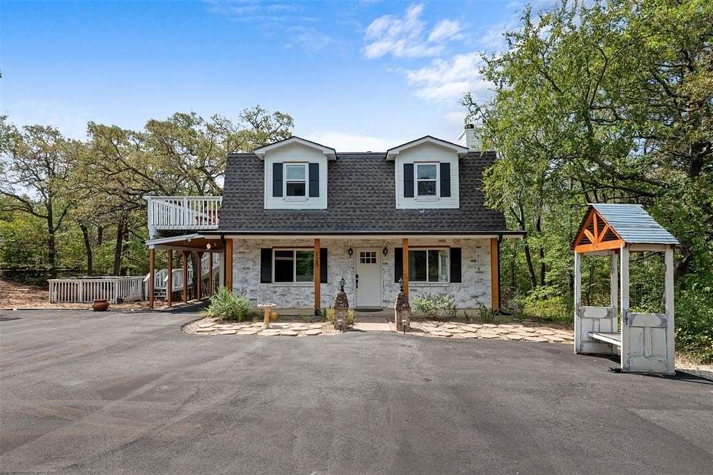 5 Acres of Land with Home for Lease in Cross Roads, Texas