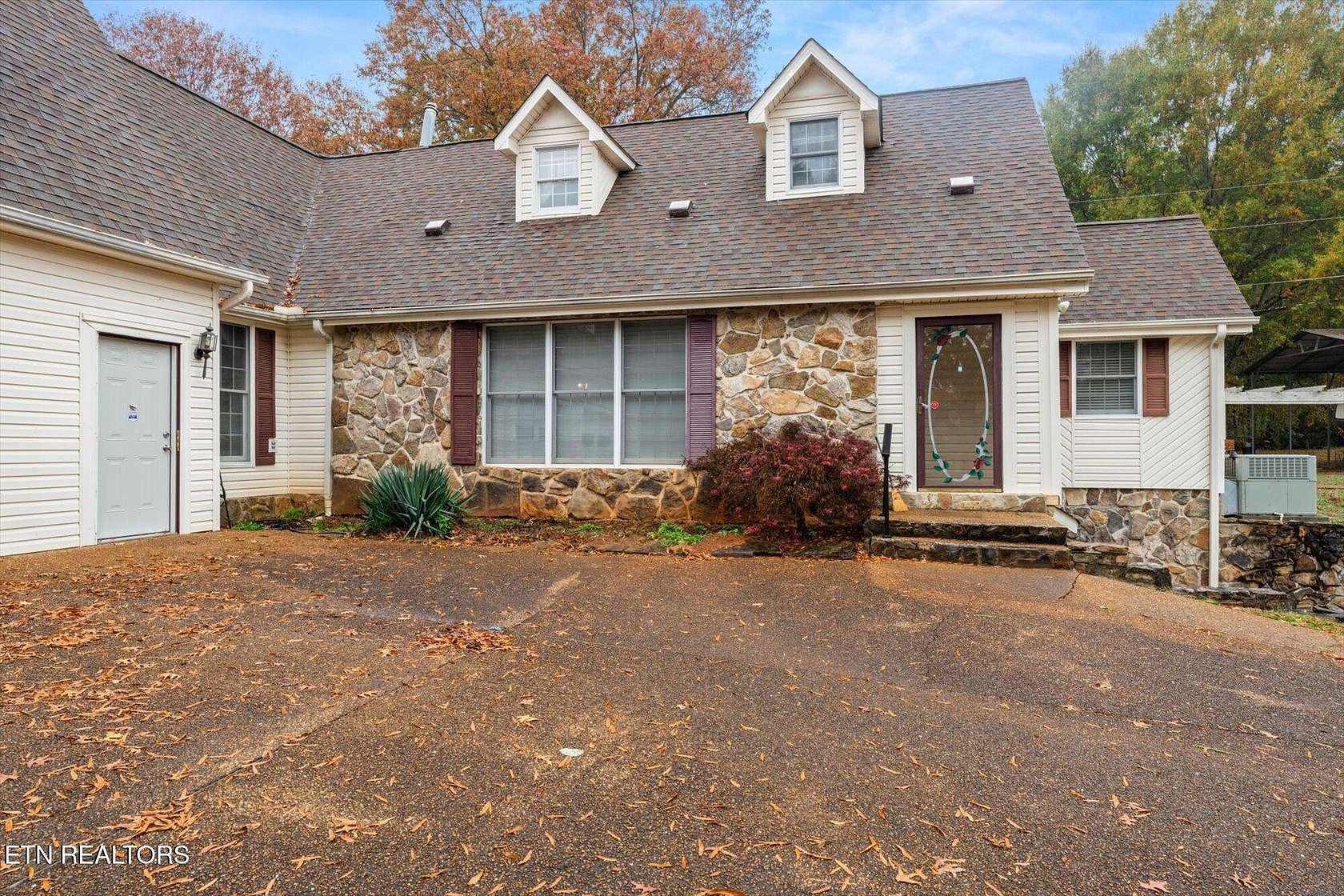 2.6 Acres of Residential Land with Home for Sale in Riceville, Tennessee