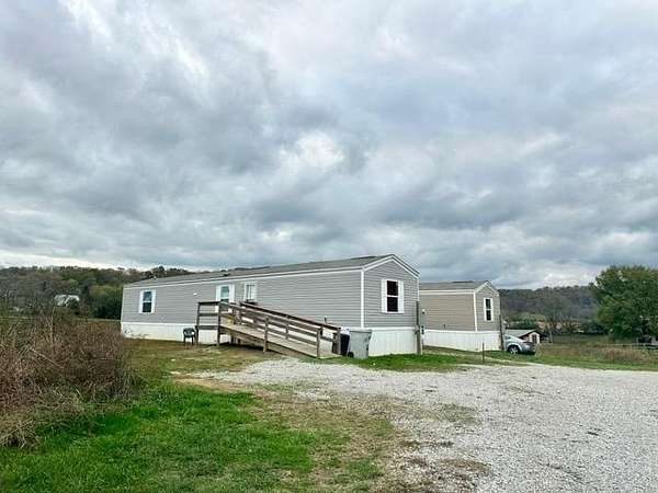 13.8 Acres of Improved Mixed-Use Land for Sale in Sparta, Tennessee