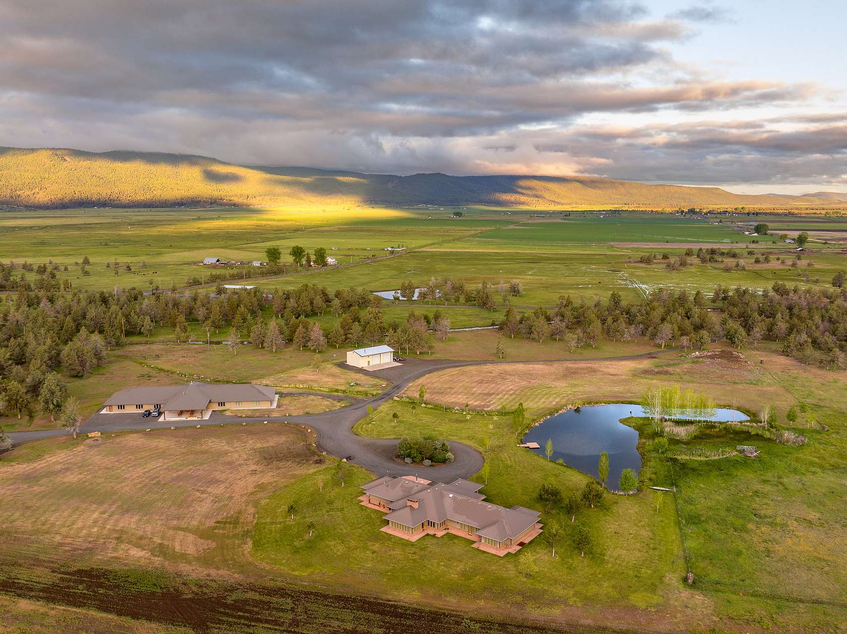 1,417 Acres of Land with Home for Sale in Bonanza, Oregon