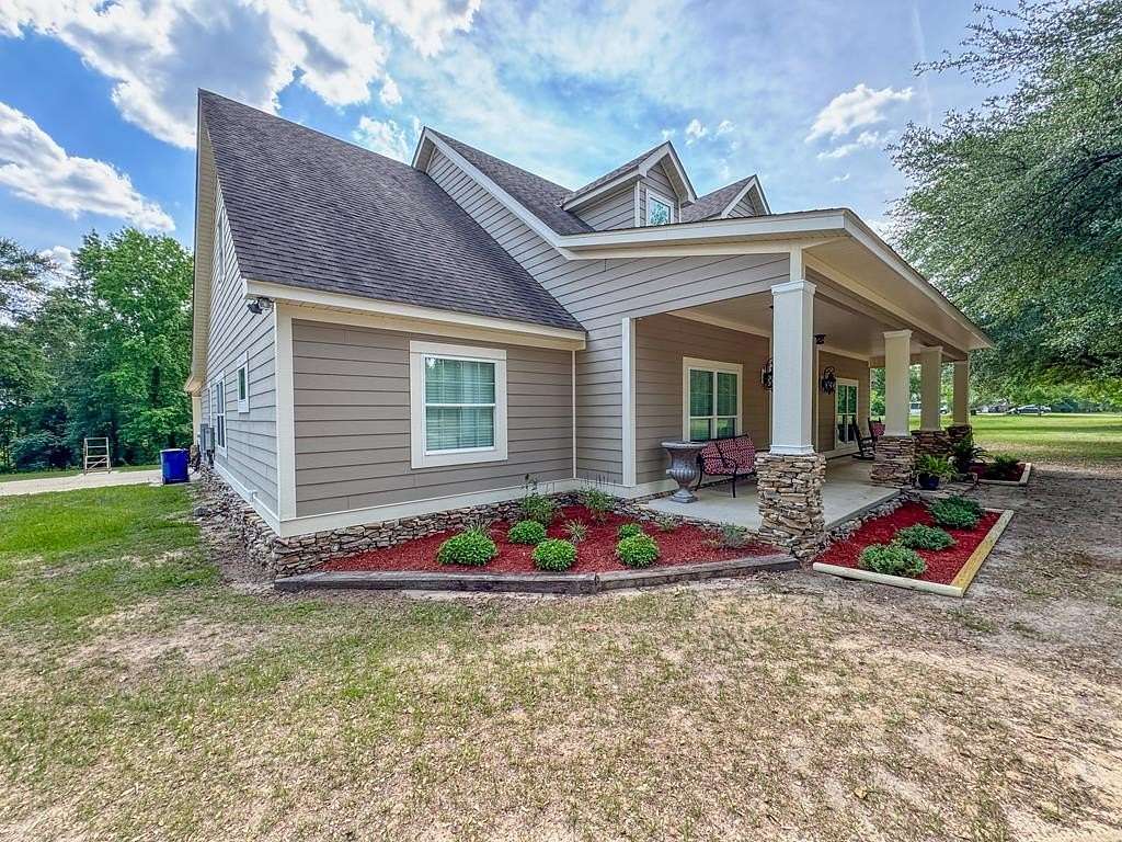 3 Acres of Residential Land with Home for Sale in Abbeville, Alabama