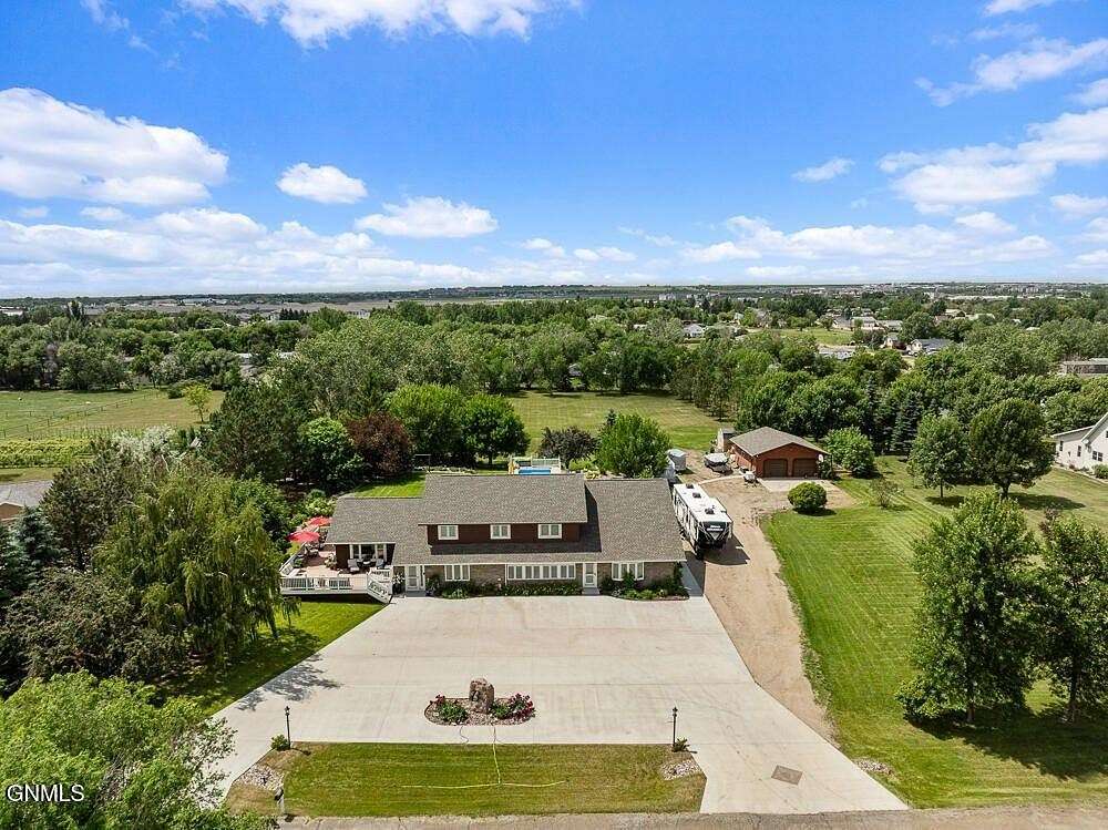 2.82 Acres of Residential Land with Home for Sale in Williston, North Dakota