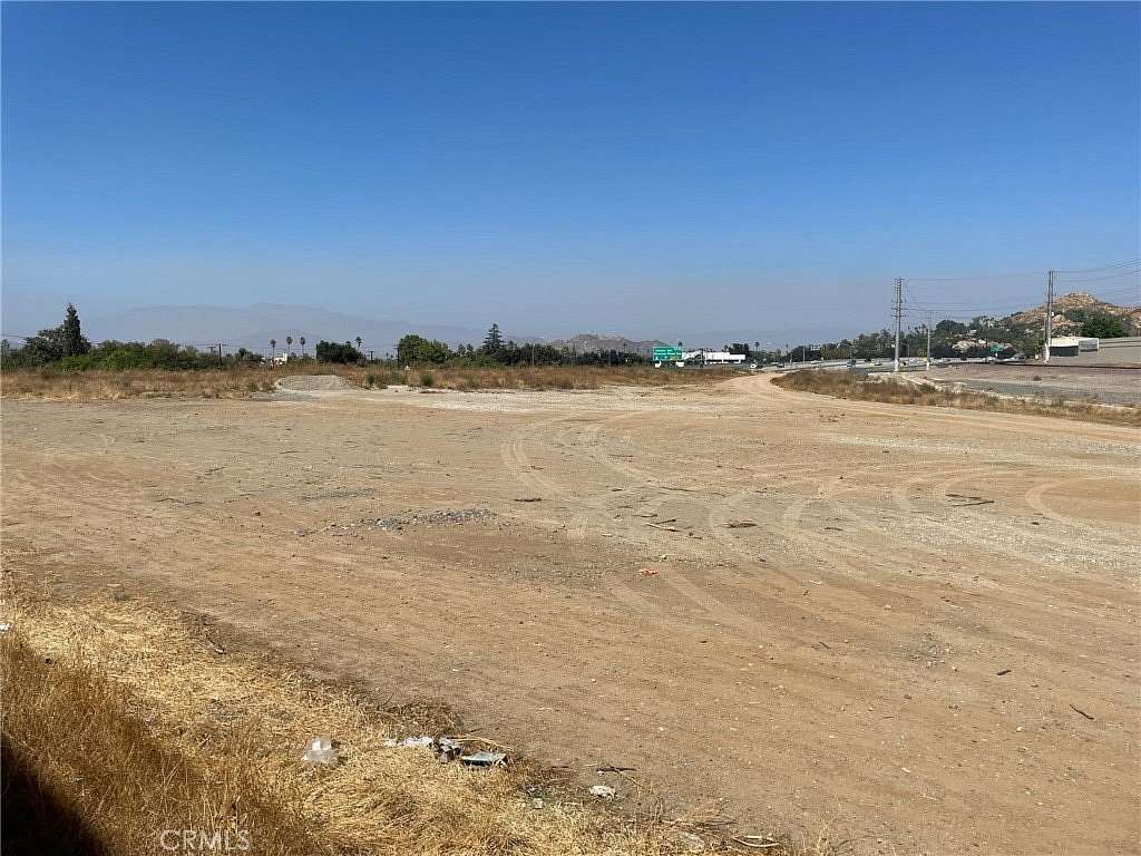 2 Acres of Commercial Land for Sale in Riverside, California