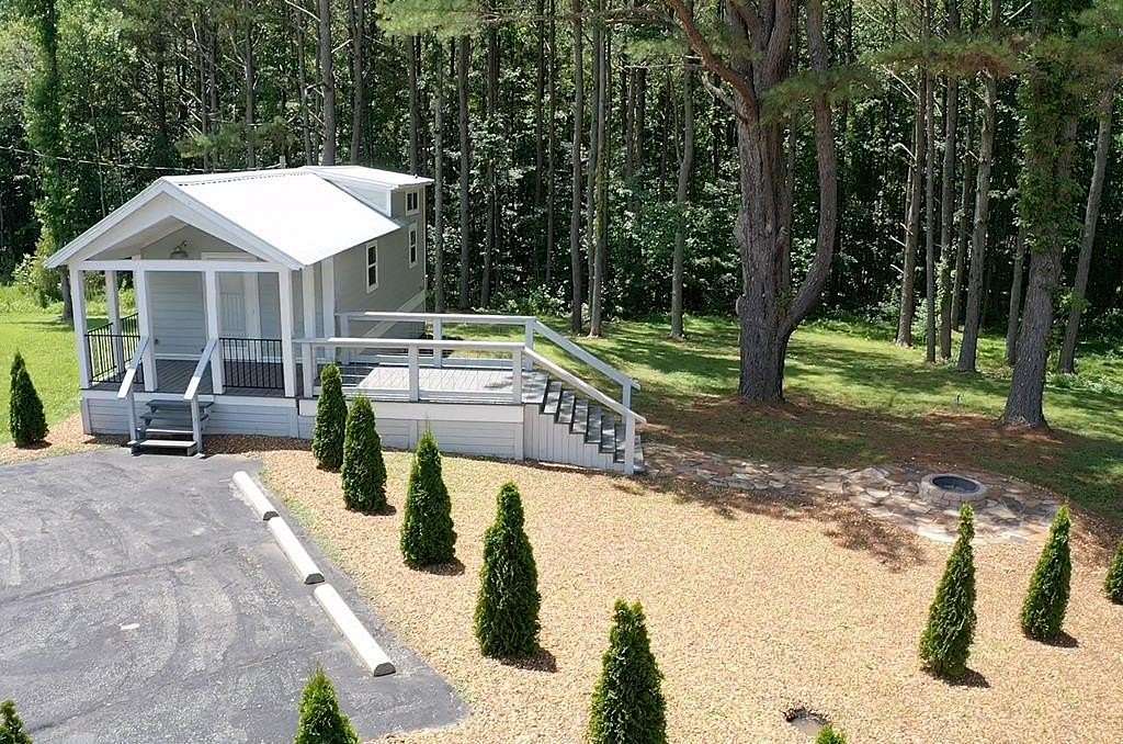 0.75 Acres of Residential Land with Home for Sale in Springville, Tennessee