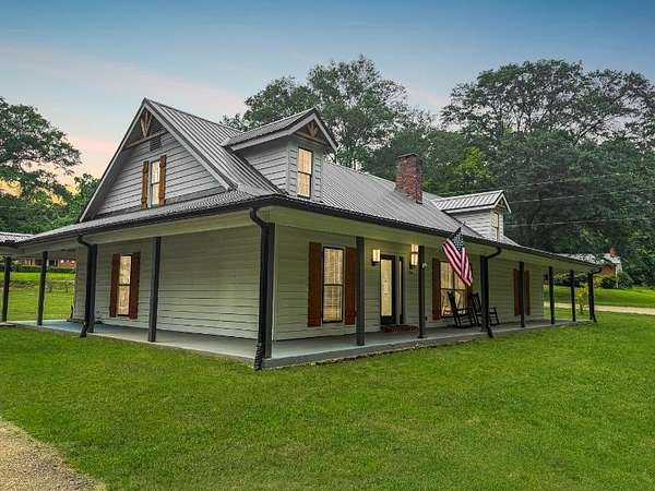 2.29 Acres of Residential Land with Home for Sale in Fulton, Mississippi