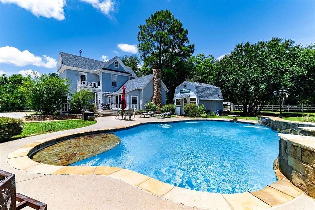 2.48 Acres of Residential Land with Home for Sale in Alvarado, Texas