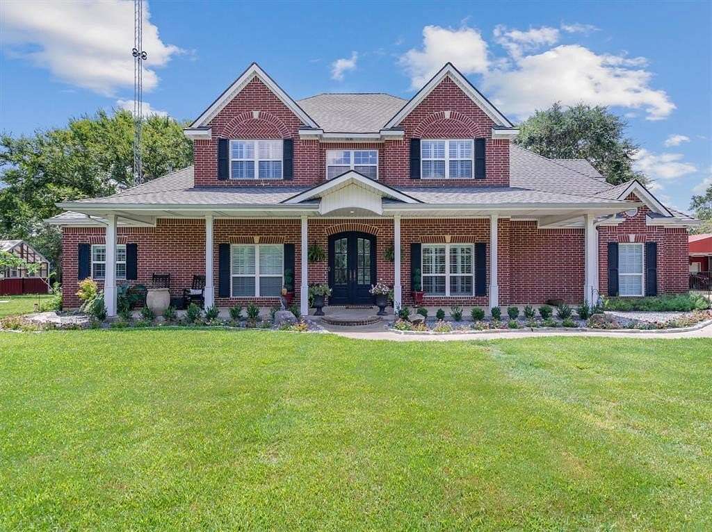 5 Acres of Residential Land with Home for Sale in Canton, Texas