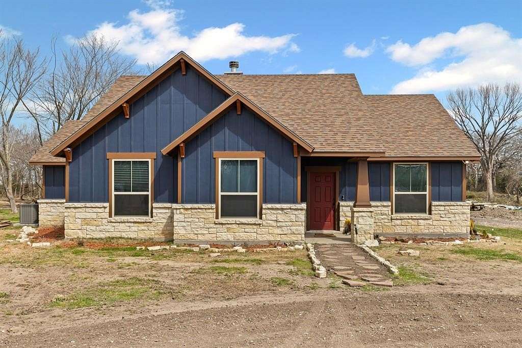 4.69 Acres of Improved Mixed-Use Land for Sale in Royse City, Texas