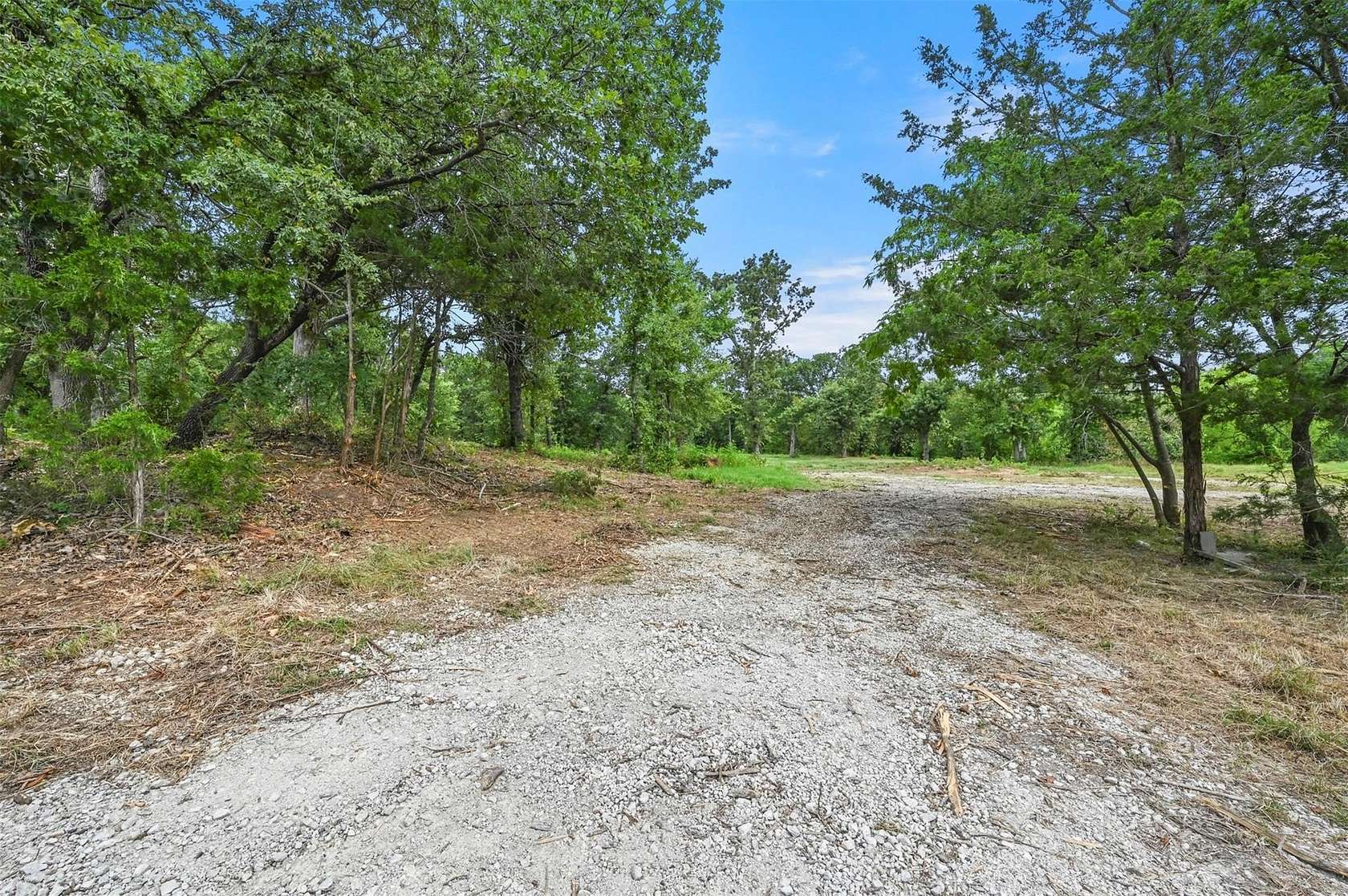 1.64 Acres of Residential Land for Sale in Gordonville, Texas