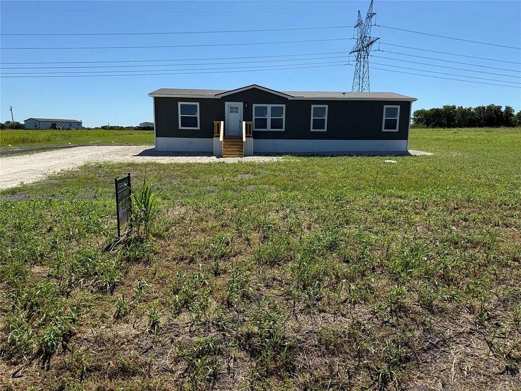 1.5 Acres of Residential Land with Home for Sale in Barry, Texas