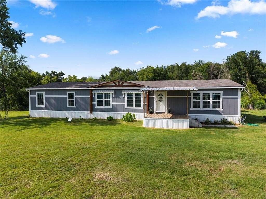 2.5 Acres of Residential Land with Home for Sale in Teague, Texas