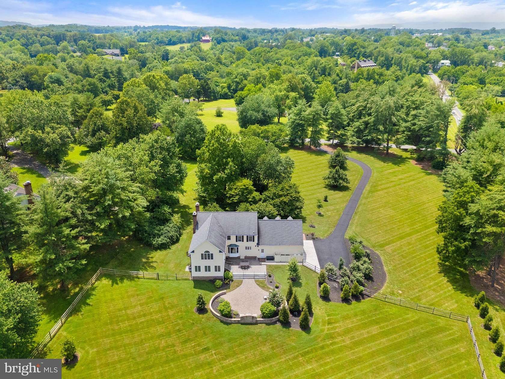 3.2 Acres of Residential Land with Home for Sale in Middleburg, Virginia