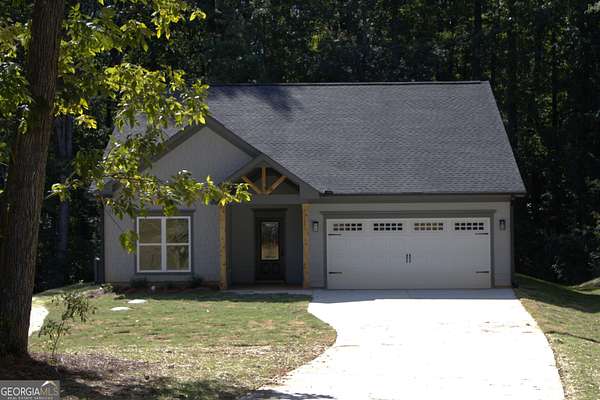 1.67 Acres of Land with Home for Sale in Hartwell, Georgia