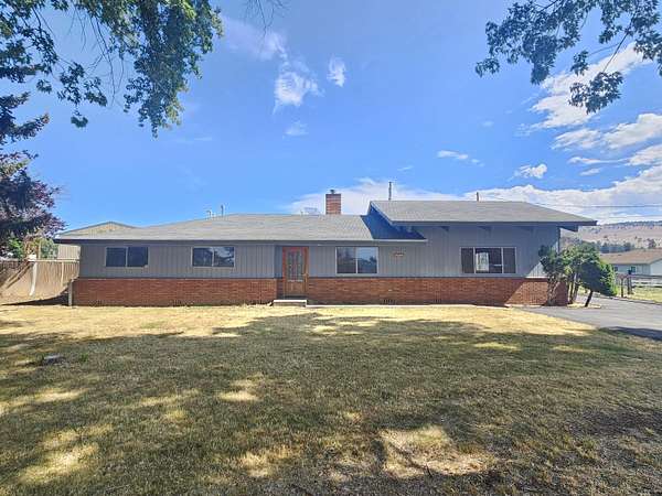 1.6 Acres of Residential Land with Home for Sale in Klamath Falls, Oregon