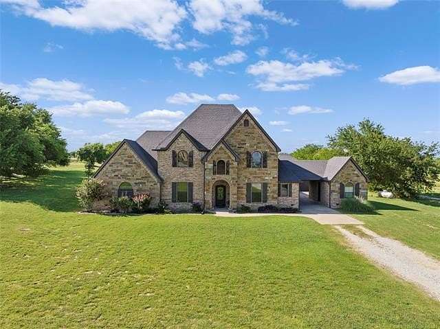 2.3 Acres of Residential Land with Home for Sale in Marietta, Oklahoma