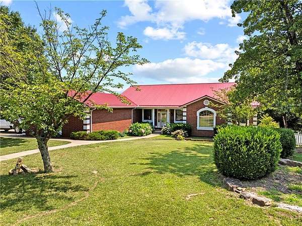 2.86 Acres of Residential Land with Home for Sale in Omaha, Arkansas