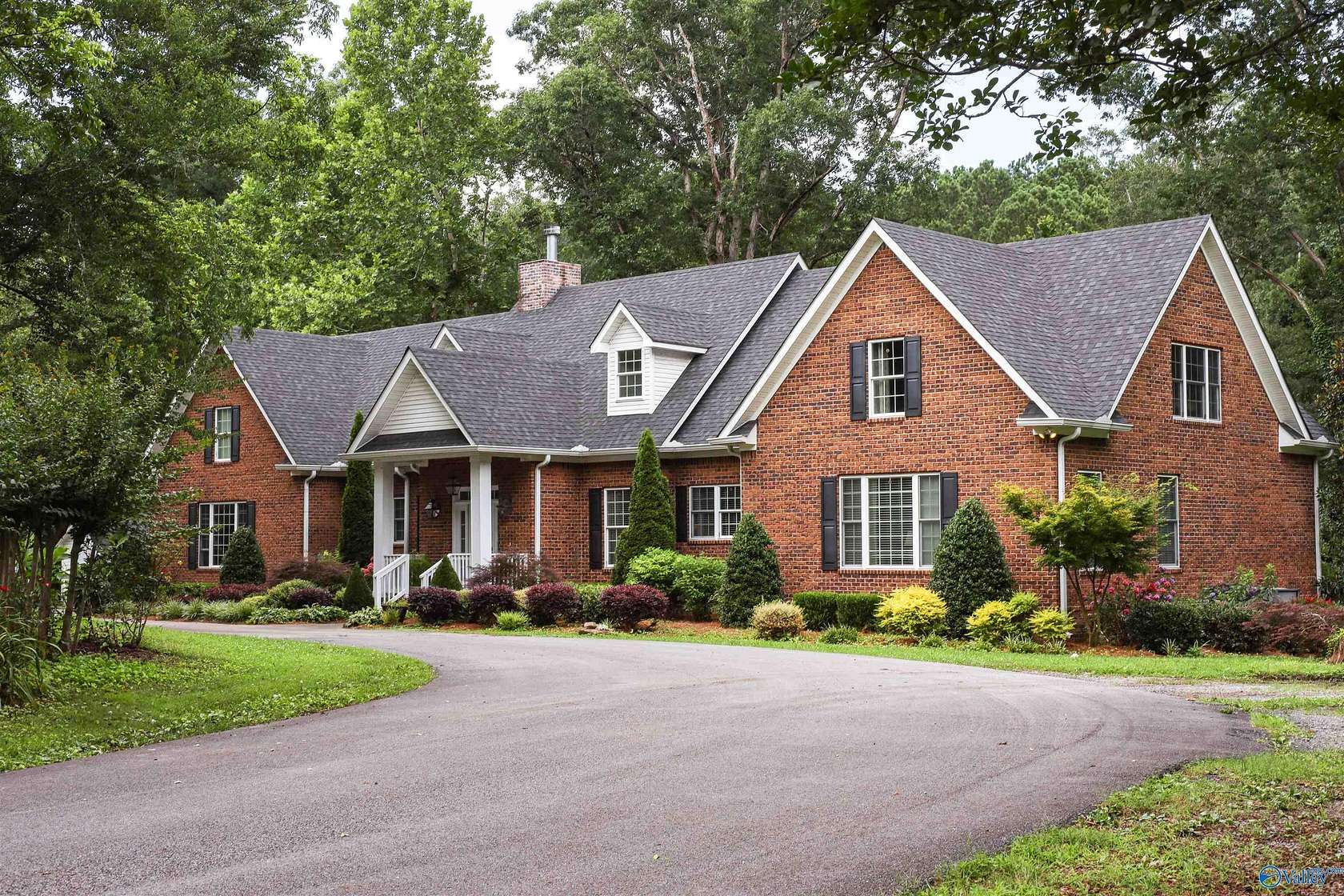 40 Acres of Land with Home for Sale in Boaz, Alabama