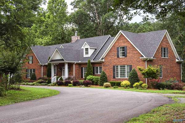 40 Acres of Land with Home for Sale in Boaz, Alabama