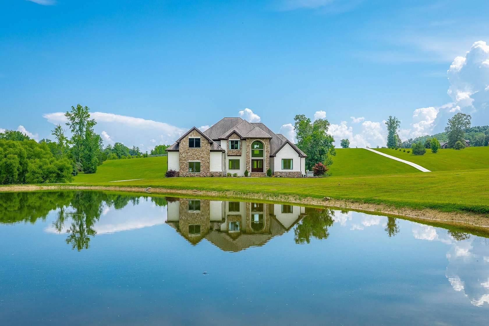 11.7 Acres of Land with Home for Sale in Soddy-Daisy, Tennessee