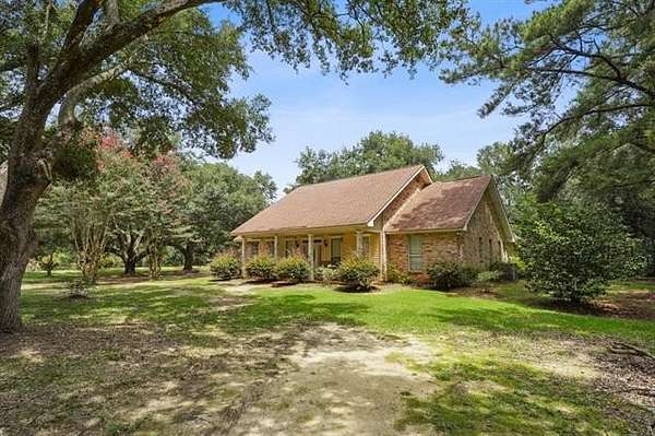 2.62 Acres of Residential Land with Home for Sale in Covington, Louisiana