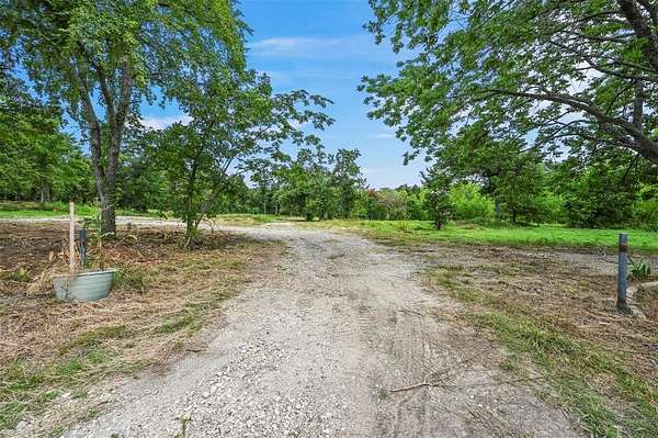 1.64 Acres of Residential Land for Sale in Gordonville, Texas