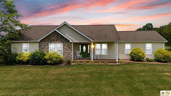 15 Acres of Land with Home for Sale in Munfordville, Kentucky