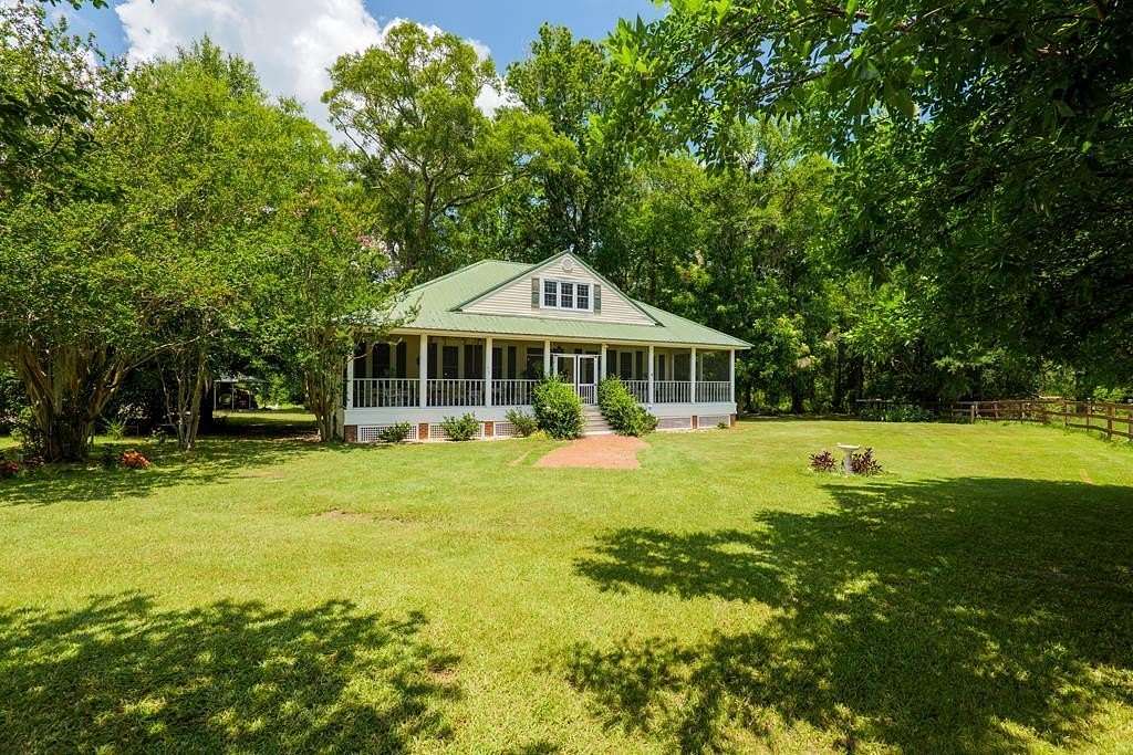 7.1 Acres of Residential Land with Home for Sale in Hahira, Georgia