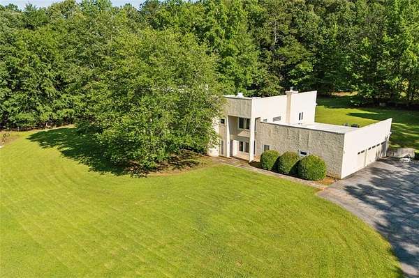 5 Acres of Residential Land with Home for Sale in Fayetteville, Georgia