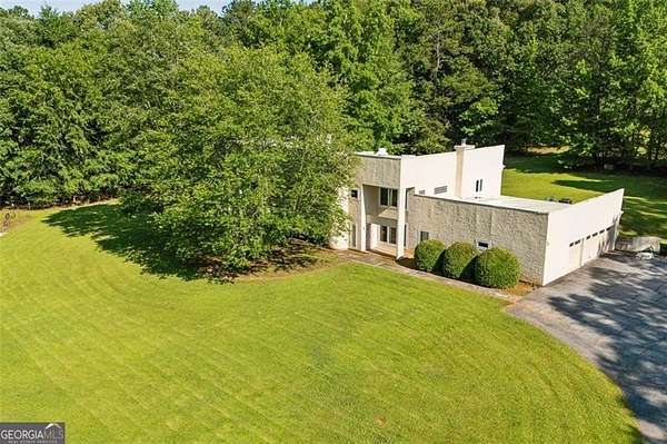 5 Acres of Residential Land with Home for Sale in Fayetteville, Georgia