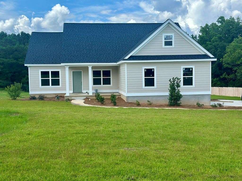 1.58 Acres of Residential Land with Home for Sale in Cairo, Georgia